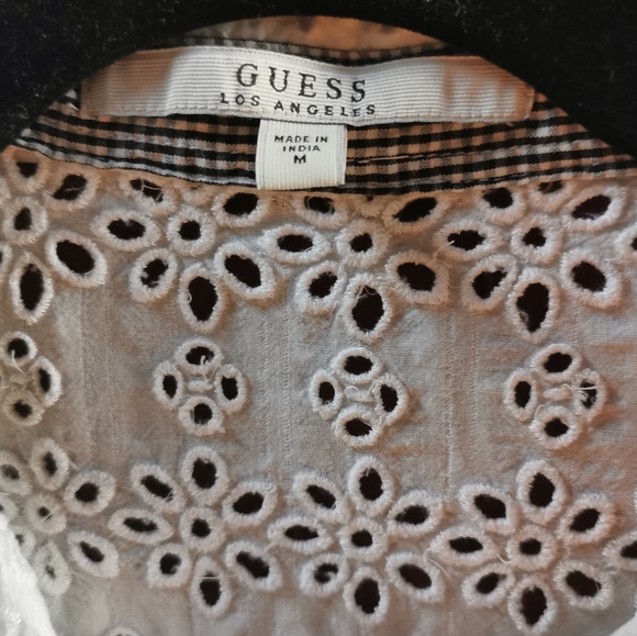 Guess button top - Picture 4 of 8